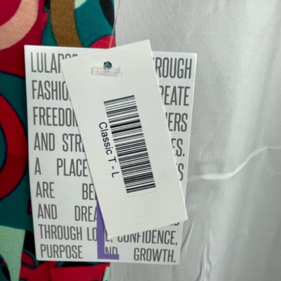 NWT LuLaRoe Classic T Geometric Print Women’s Large Short Sleeve Top Cherry Red - Picture 6 of 14